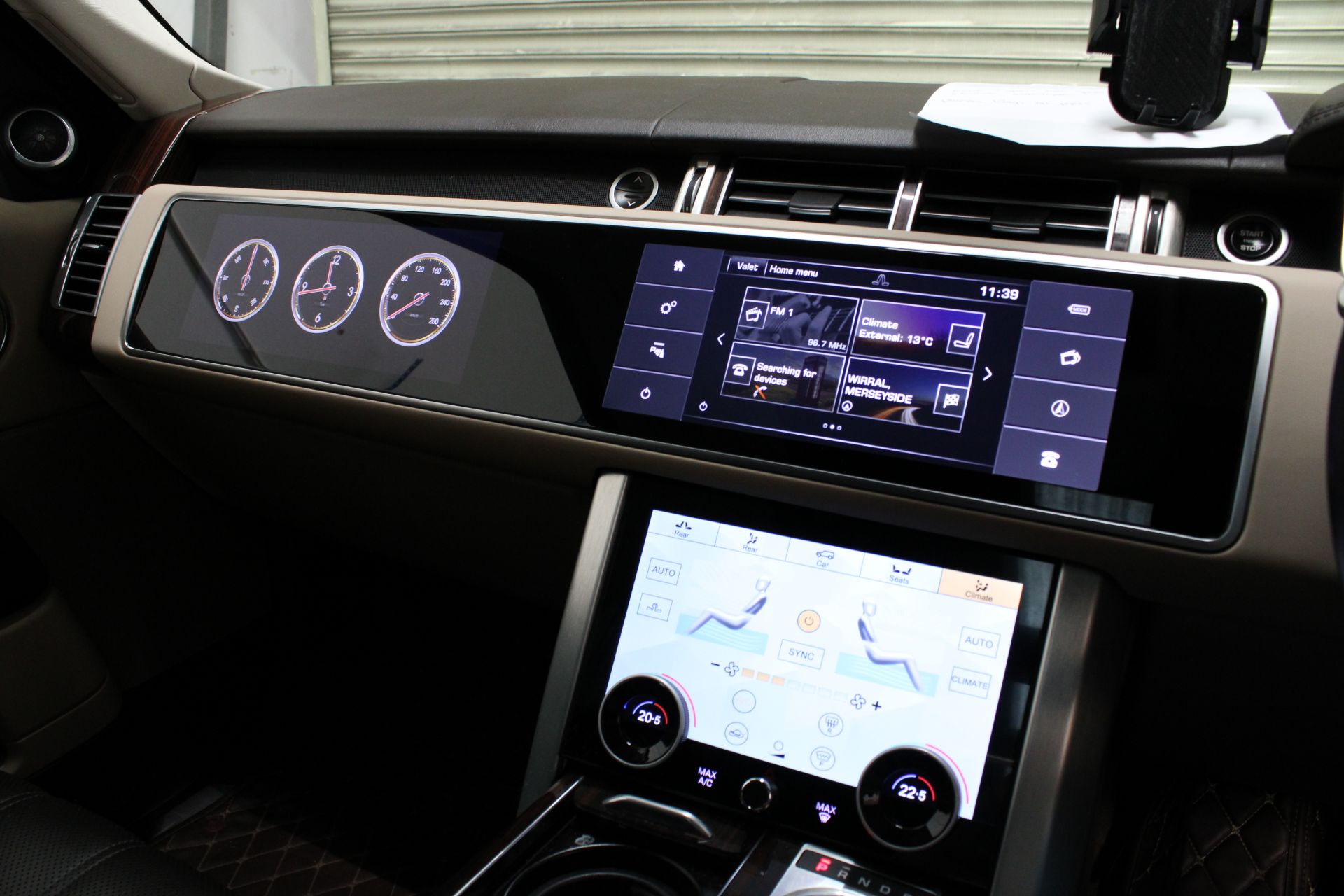 Range Rover Vogue L405 OEM dash display @ Iceboxauto